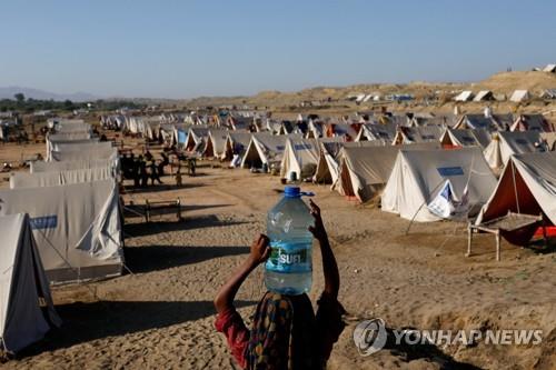 파키스탄 세흐완의 홍수 난민 캠프.