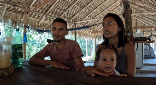 아마존 청년 다닐루(왼쪽) 씨와 그 가족