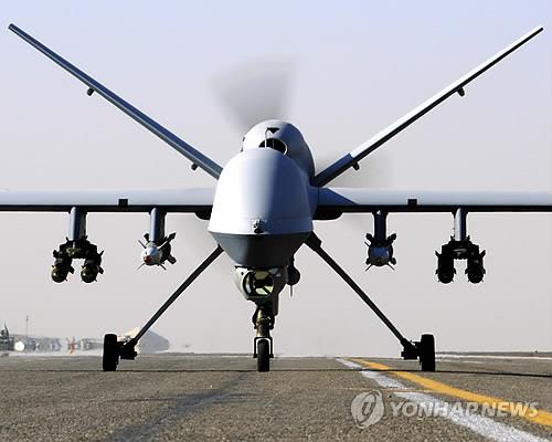 헬파이어 미사일을 장착한 무장무인기 MQ-9 리퍼