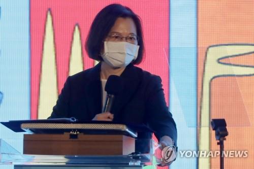 세계민주운동대회서 발언하는 차이잉원 대만 총통