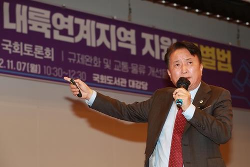 국회에서 특별법을 설명하는 김영환 충북지사