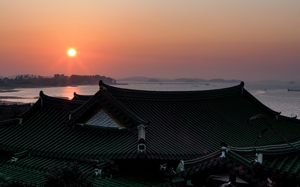 주포 한옥마을 전망대에서 바라본 함평만 낙조 [사진/진성철 기자]
