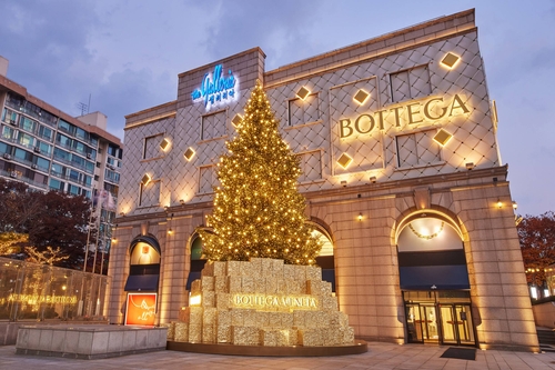 갤러리아백화점, 보테가 베네타와 크리스마스 장식 설치