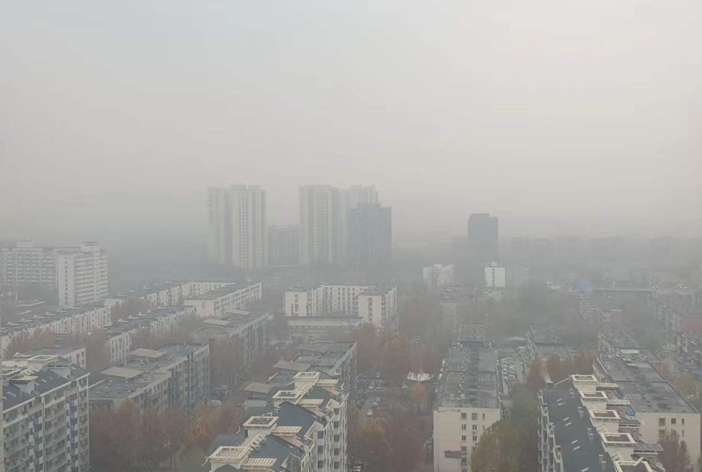 24일 미세먼지로 물든 중국 베이징