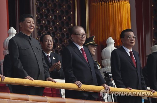 2019년 신중국 건국 70주년 시진핑(왼쪽)과 함께 선 장쩌민(가운데)