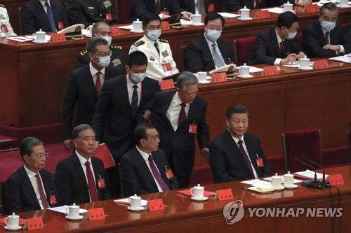 '시진핑 3연임' 중국 당대회…퇴장당하는 후진타오