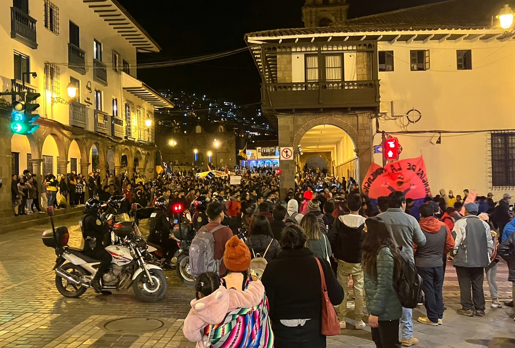대통령 탄핵에 항의하는 페루 쿠스코 시위 현장