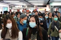 중국 대도시 코로나19 정점 지났나…방역용 마스크 가격 급락