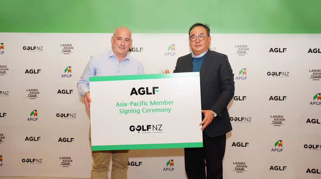 머피 뉴질랜드 골프협회장(왼쪽)과 박폴 AGLF 사무총장.