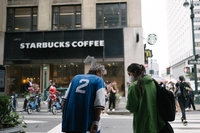 뉴욕 스타벅스가 노숙인 구호단체 지원하는 이유는?