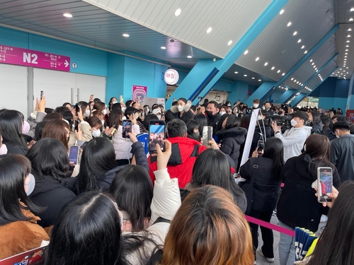김연경 등장에 북새통이 된 인천 삼산월드체육관 통로