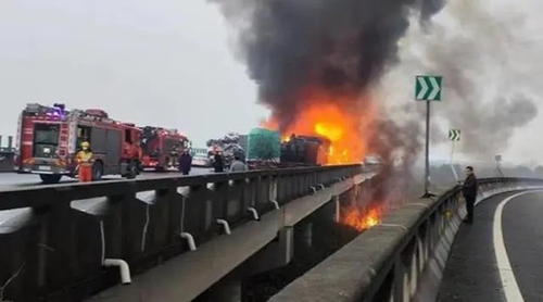 중국 후난성 창사서 대형 교통사고…"중대한 인명피해 발생"