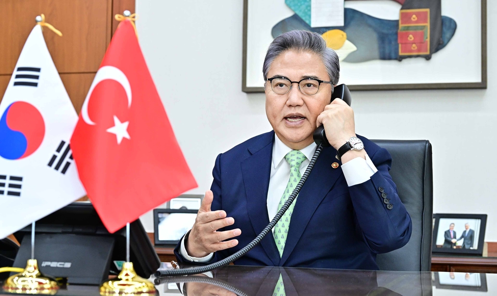 주한 튀르키예 대사와 전화 통화하는 박진 외교부 장관
