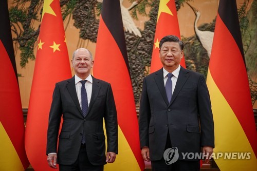 중국, 독일에 "우크라 정세 완화에 역할하길"…전차 지원 견제