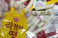 [OK!제보] 유명 업체 라볶이 먹고 배탈…자세히 보니 곰팡이가