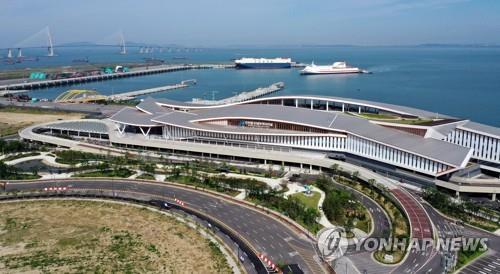 중국 가는 뱃길도 다시 열린다…3년만에 승객 태우고 운항