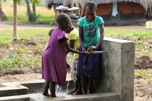 [게시판] 이랜드재단, 세계 물의 날 맞아 케냐에 식수기금 전달