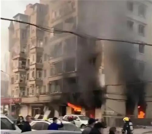 중국 하얼빈서 7층 상가건물 폭발…"불길 치솟고 유리창 박살"