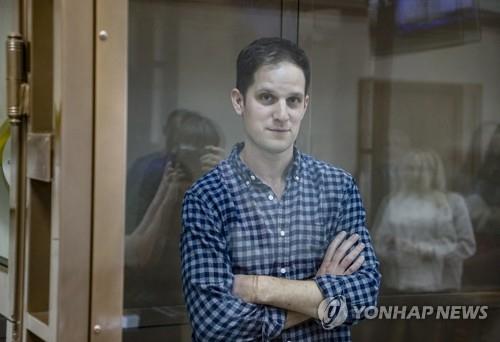 러 법원에 출석한 게르시코비치 기자(2023.4.19)
