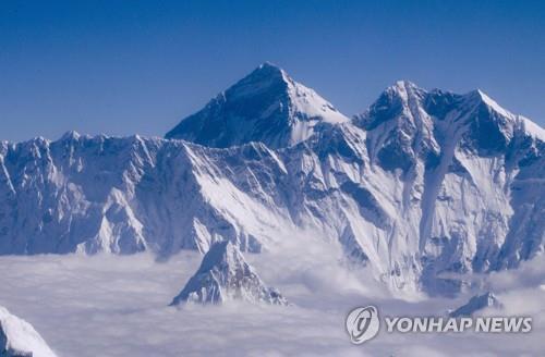 네팔 셰르파, 26번째 에베레스트 등정 성공…"역대 2번째"