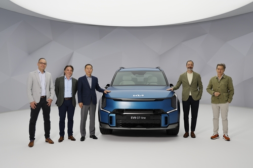 기아, 유럽맞춤형 EV9 첫 공개…현지시장서 전동화 전환 박차