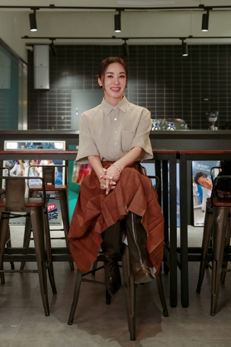 가수 겸 배우 엄정화