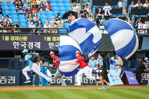 KBO 올스타전에서 선수와 이어달리기할 어린이 팬 모집