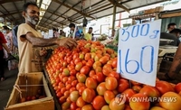 '국가부도' 스리랑카, IMF 지원 속 물가 74%→22% 진정세