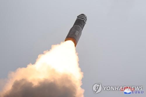 북 고체연료 ICBM 위협 현실화하나…美본토 기습공격 능력 과시