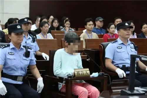11명의 아동 유괴죄로 사형 선고받은 여성 