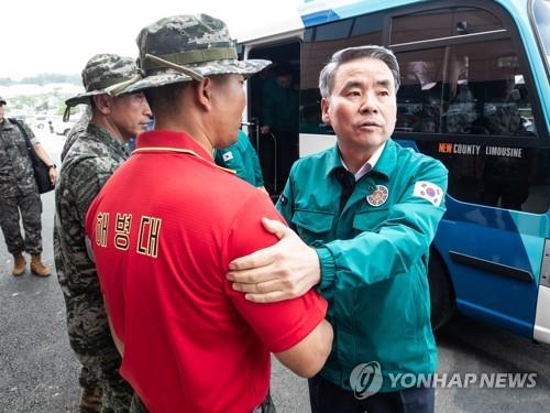 예천 해병대 숙영지 방문한 이종섭 국방부 장관