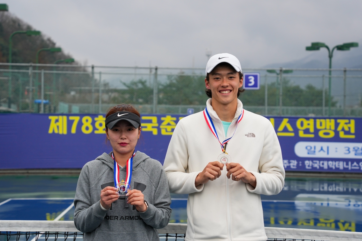 혼복 준우승 헤가티 커서널(오른쪽)과 심혜원