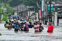 인도 50도 폭염인데 이웃 섬나라 스리랑카는 홍수로 10여명 사망