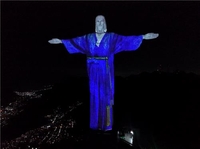파란 한복을 차려입은 브라질의 대표적 상징물 리우 예수상