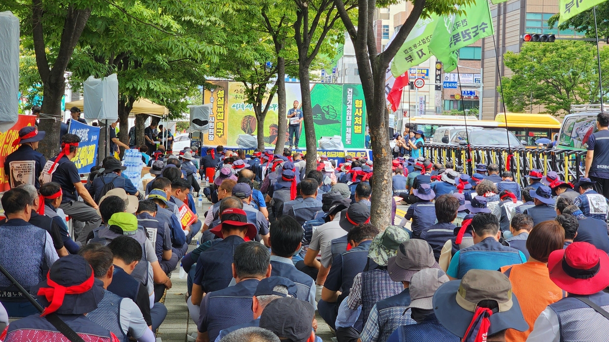 울산시청 앞에서 열린 건설노조 울산건설기계지부 결의대회