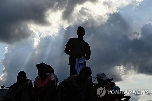 콜롬비아 반군간 무장충돌로 피란 중인 주민들