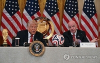 트럼프 "8, 9일에 지각 뒤흔들 매우 큰 발표…무역과는 무관"