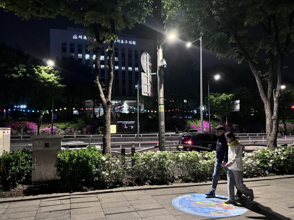예술작품을 빛으로 구현…양재역 길에 