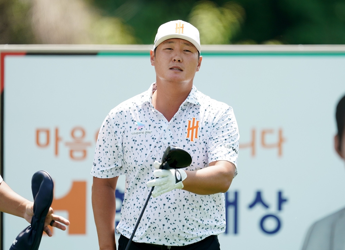 실망스러운 표정의 대리 리.