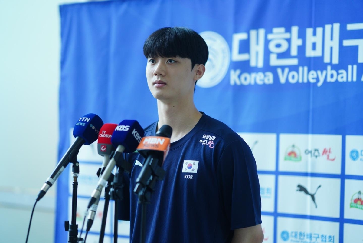 한국 남자배구 대표팀 인터뷰에 나선 이우진