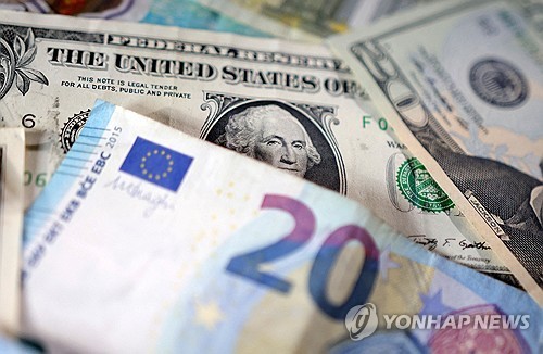 달러와 유로화 지폐