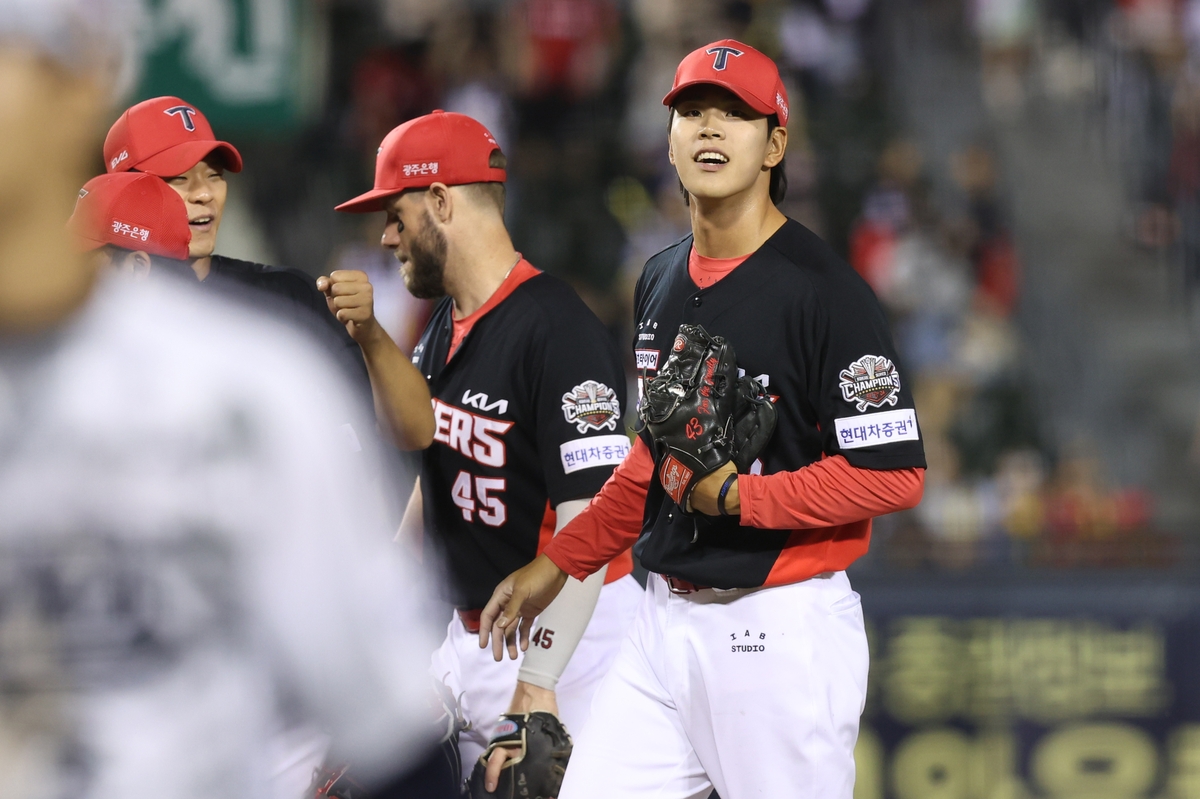 입단 7년 차에 1군 데뷔 KIA 홍원빈, 154㎞ 광속구 한풀이 투구