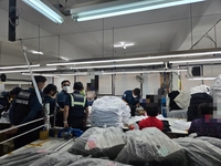 '폐점 할인' 매장 추적해보니…짝퉁 티셔츠 3천여장 '우르르'