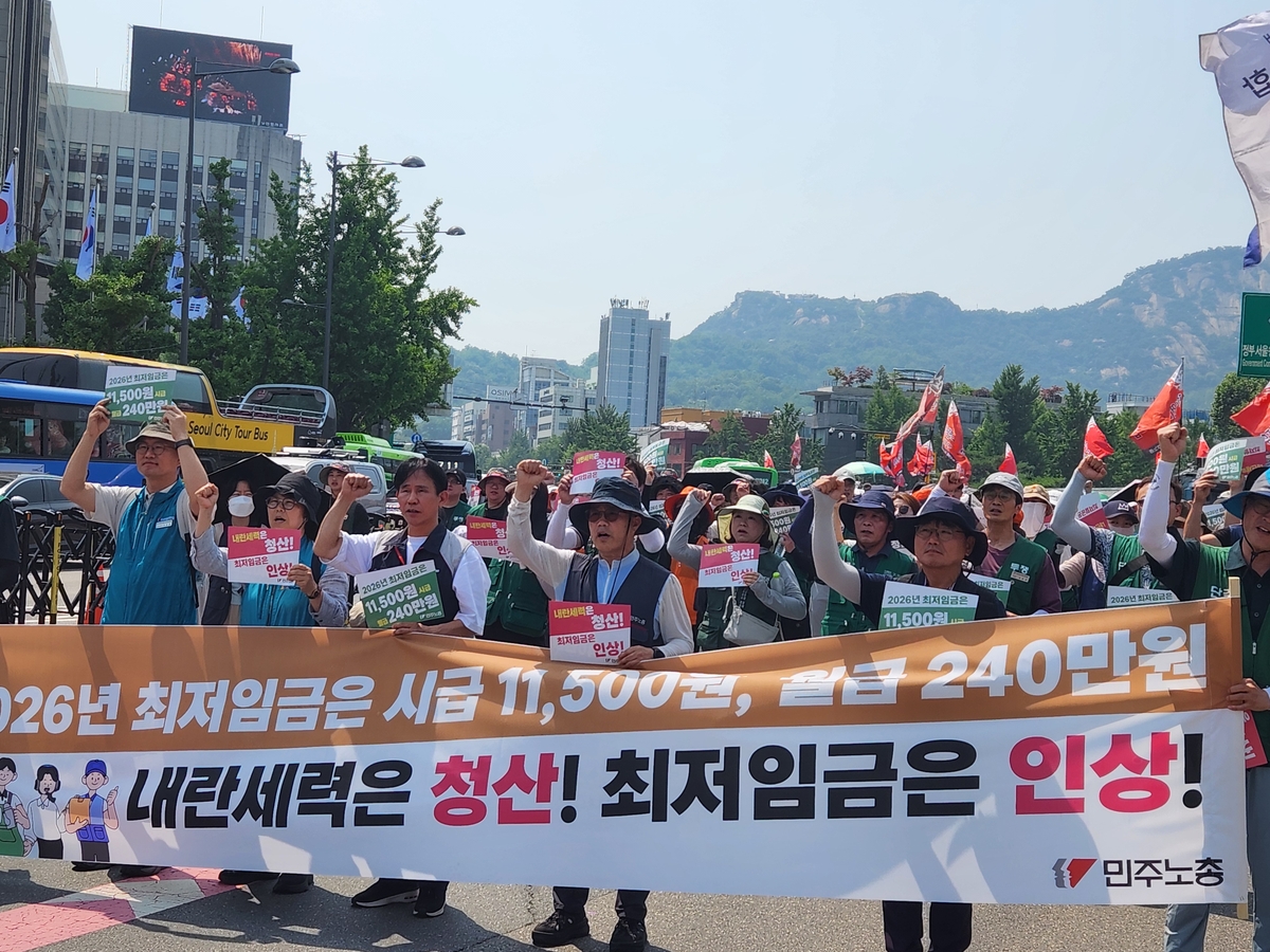 "내년 최저임금 1만1천500원으로"…민주노총, 도심서 집회·행진