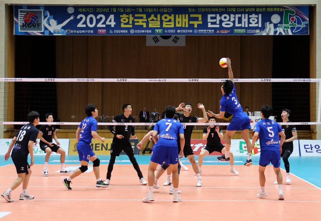 작년 한국실업배구 단양대회 남자부 결승 경기 장면