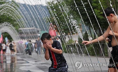 충북 흐리고 소나기…낮 최고 31∼32도