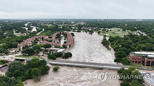 트럼프, 폭우·홍수로 대형 인명피해 텍사스 재난지역 선…