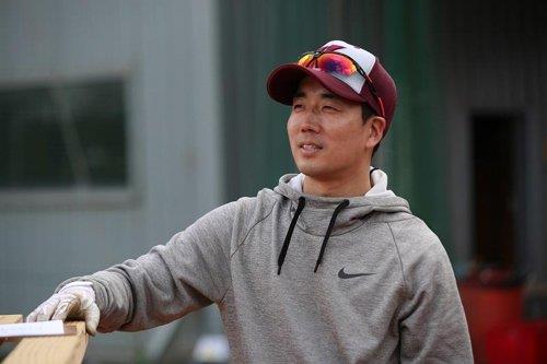 2020년 시즌 막판 감독 대행으로 키움을 이끌었던 김창현 코치