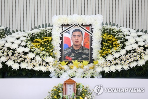 그날에 갇힌 유족…채상병 순직 2주기, 책임자 없는 비…