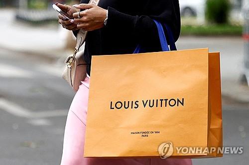 "명품업계 분위기 변화로 고전…구조적 변화 우려"